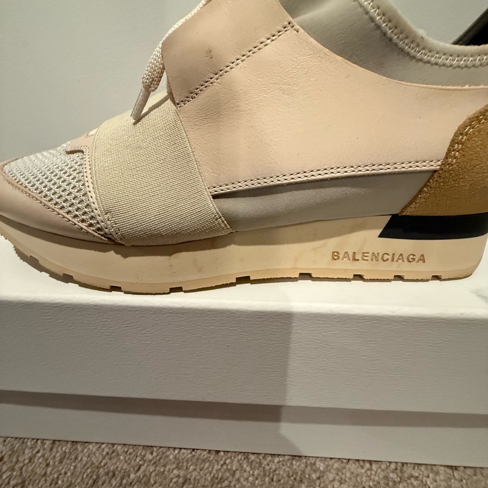 Balenciaga Women’s Cream Sneakers - Picture 2 of 8